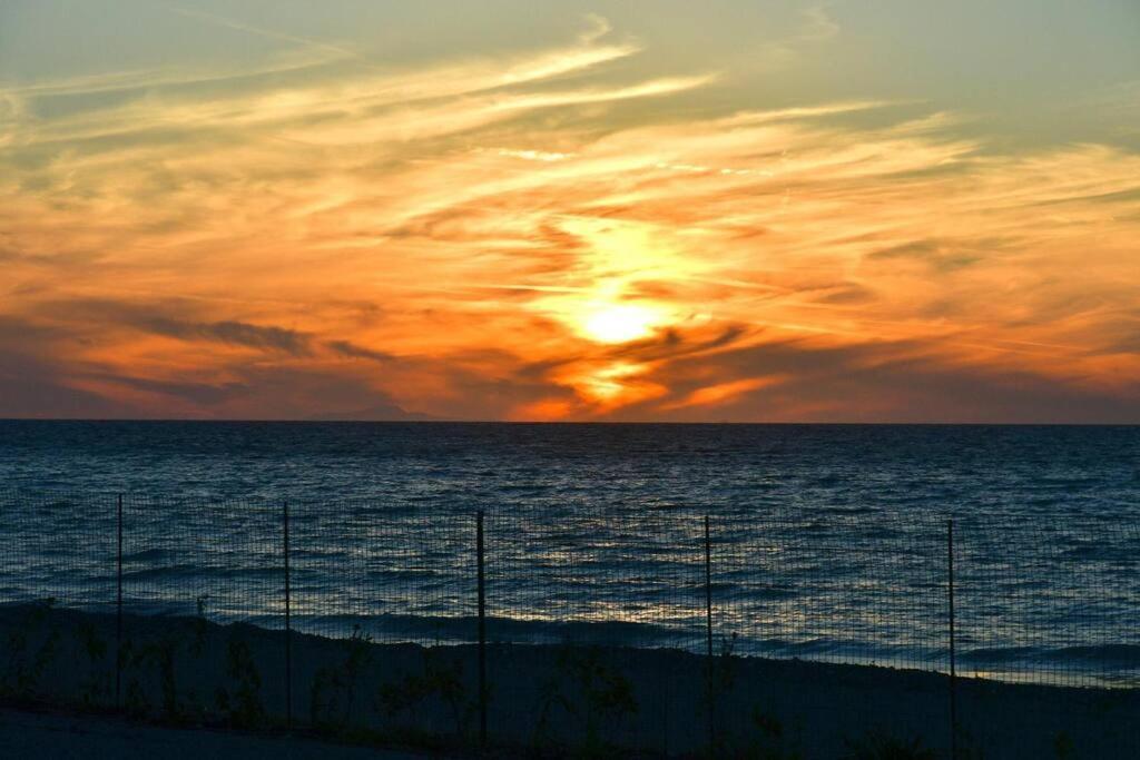 Lambou Beach Sunset Soroni Esterno foto